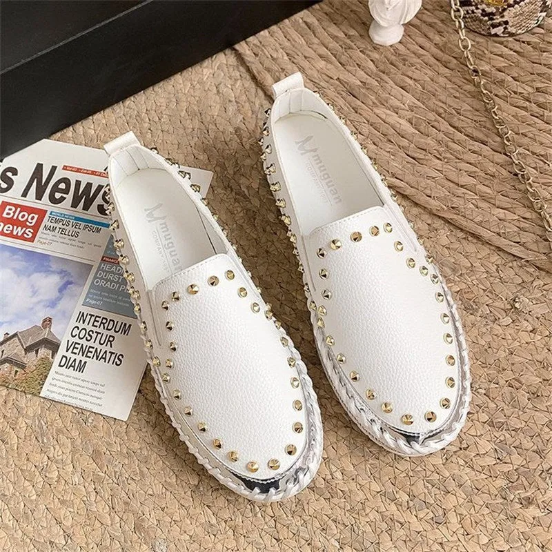 A Pair of Small White Shoes Summer Fashion Rivet Thick-sole Simple Women’s Shoes Love Shoes Women’s Size Single Shoe