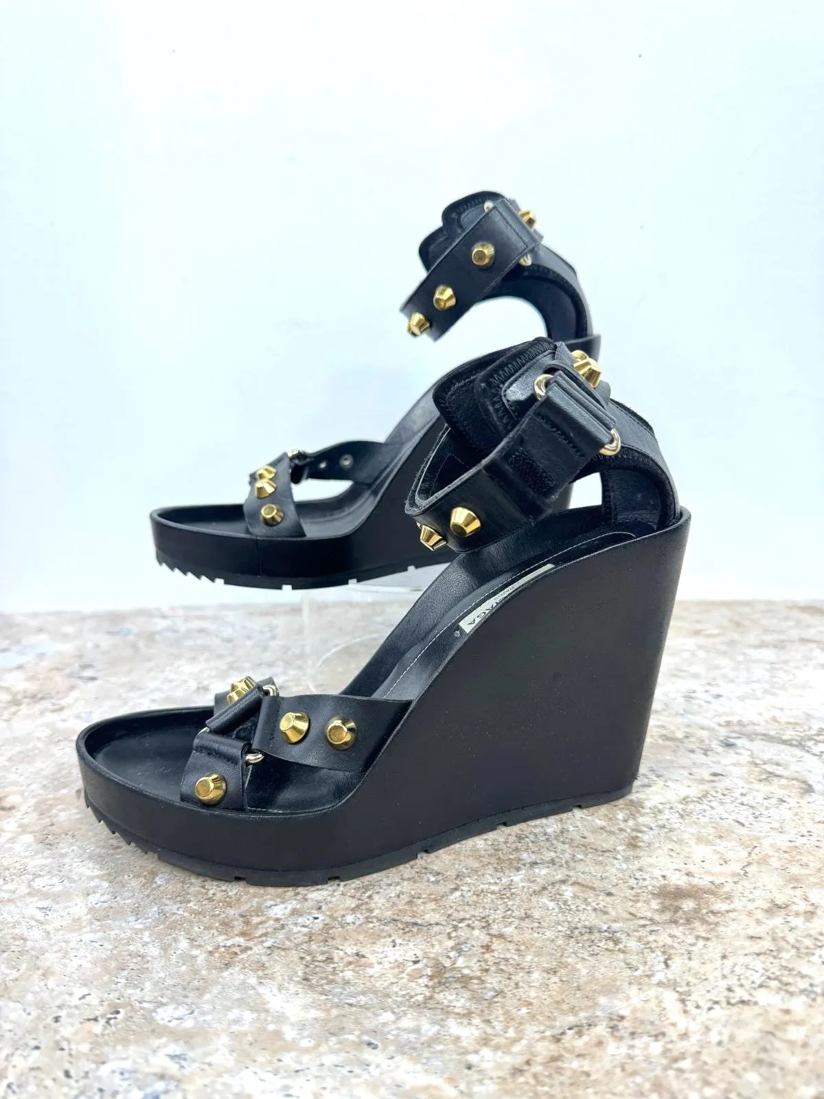 BALENCIAGA ARENA STUD LEATHER WEDGE SANDAS