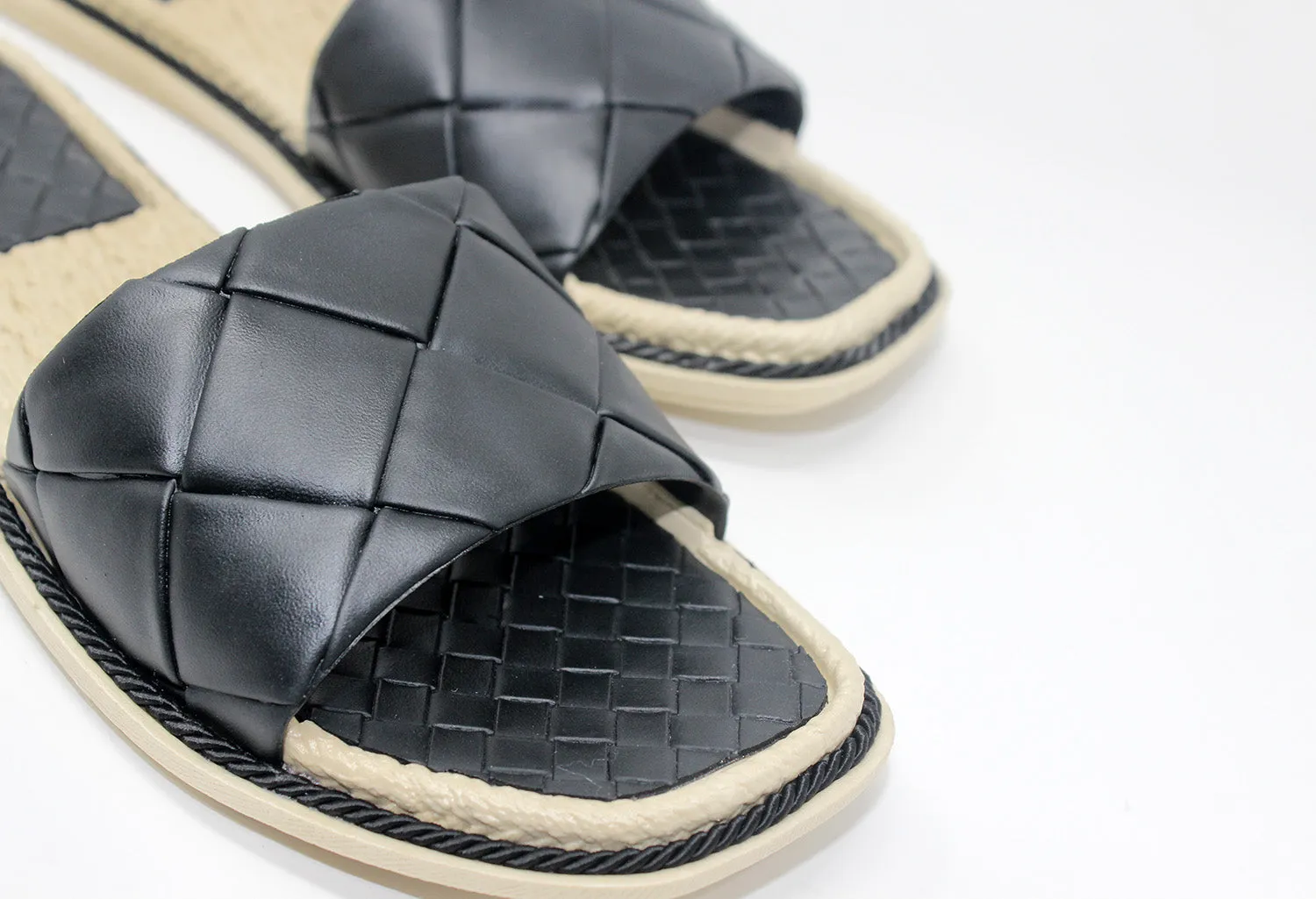 Black Quilt Look Slide