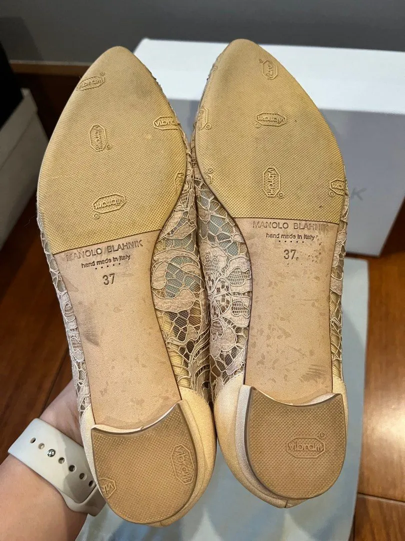 <B> MANOLO BLAHNIK</B> <BR>Hangisi Lace Flats 37