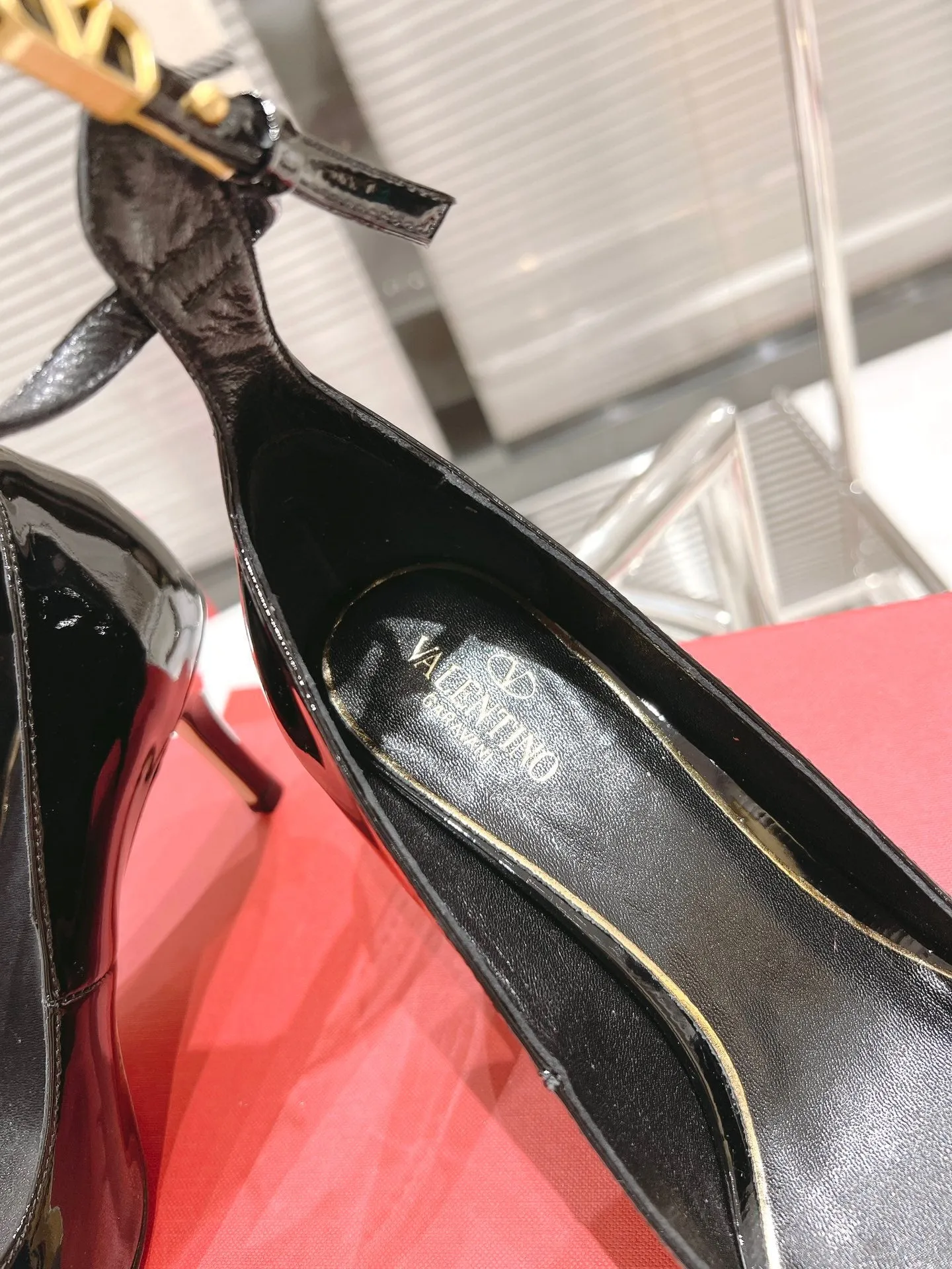 SE1003 VALENTINO GARAVANI TAN-GO PATENT LEATHER PUMP 75MM