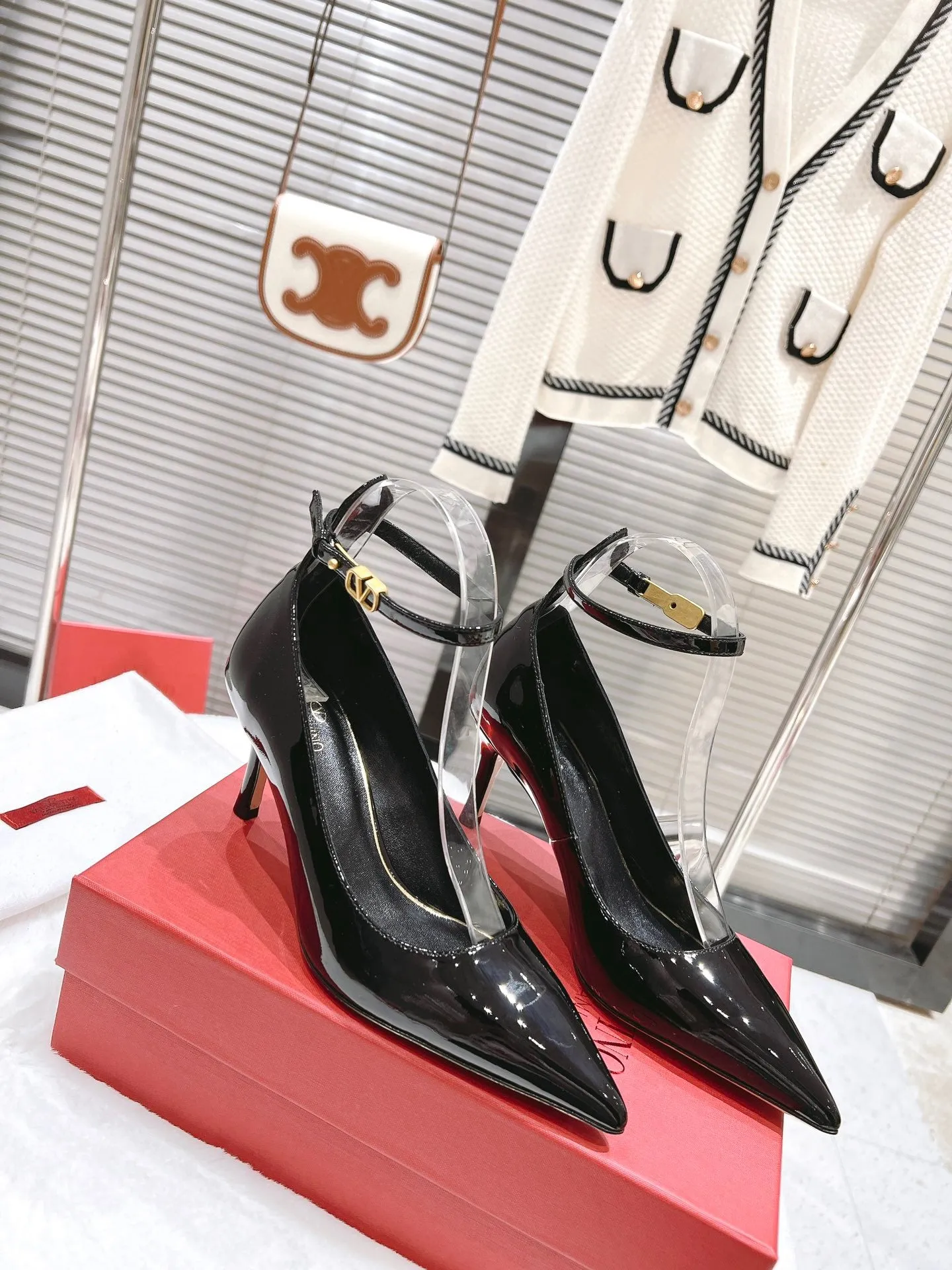 SE1003 VALENTINO GARAVANI TAN-GO PATENT LEATHER PUMP 75MM