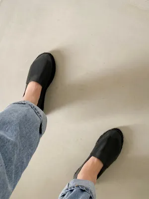 Total Black Slippers