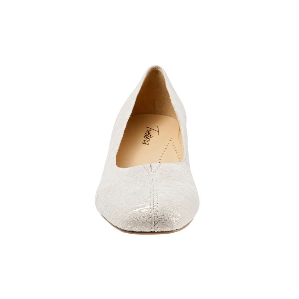 Trotters Doris Off White Leather Pump (Women's)