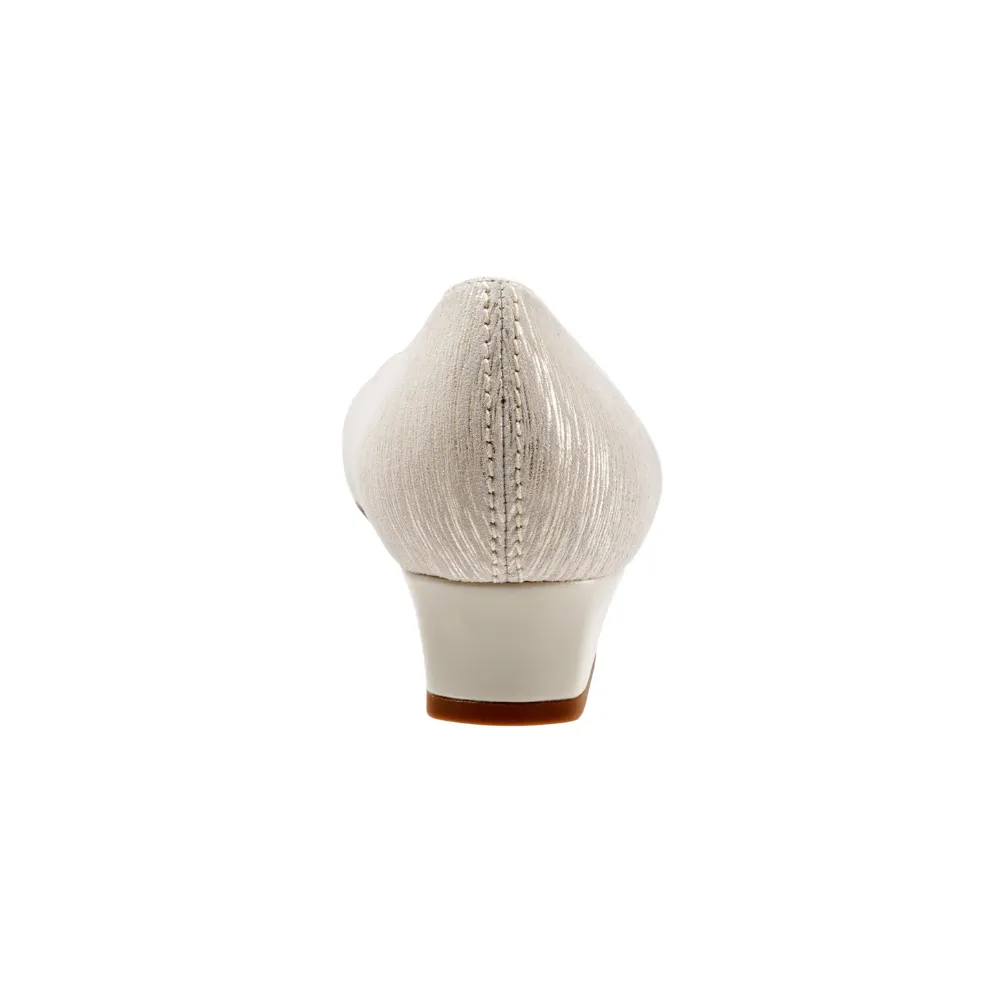 Trotters Doris Off White Leather Pump (Women's)